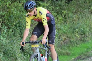 🇨🇵 Championnat de France Gravel 👉 Top 🔟 pour Tony Billet ! 🔥
❌ Fin prématurée pour Sacha Perrin (bris mécanique).

📸 @objectif_lolita

#ChampionnatDeFrance #Gravel #Cyclisme #CyclismeFrançais #Top10 #TeamSpirit #ECSEL #EspritClub #CyclismeJunior #RideAndRace