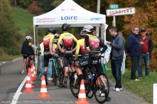 Petit retour en photo sur la montée Kivilev 🚴‍♀️
Une belle journée de vélo en mémoire d’Andrei Kivilev 💛
Avec une montée spéciale en soutien à la lutte contre le cancer du sein grâce à l’asso Amarose’s 🎗️. 

@auvrhaffc @ffcyclisme @region_auvergnerhonealpes @villedesaintetienne @departementloire @creditmutuel @poli_wear @phphoto42

#montée #kivilev #contrelamontre #jeune #readytorace #sorbier #saintchristoenjarez #loire #ecsel #chrono #course #sportif #saintetienne
#kivilev #cancer #plaisir