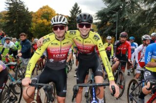 Cx de Firminy : Des sourires, des victoires & des podiums ✨

📸 @velomanufoto

#ECSaintEtienneLoire #ECSEL #TeamECSEL
#Cyclisme #PassionCyclisme #EspritClub
#Victoire #Podium #Sourires #TeamSpirit
